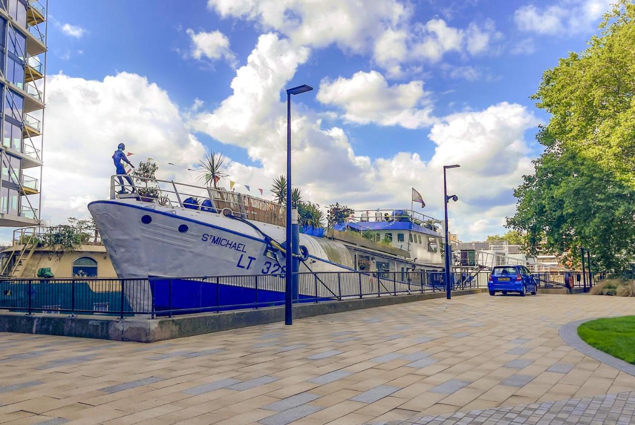 One Of A Kind - Converted Ship In The Heart Of London Hotel Exterior photo
